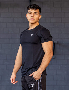 GORNATION athlete wearing the GORNATION active t-shirt in black