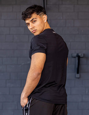 GORNATION athlete wearing the GORNATION active t-shirt in black