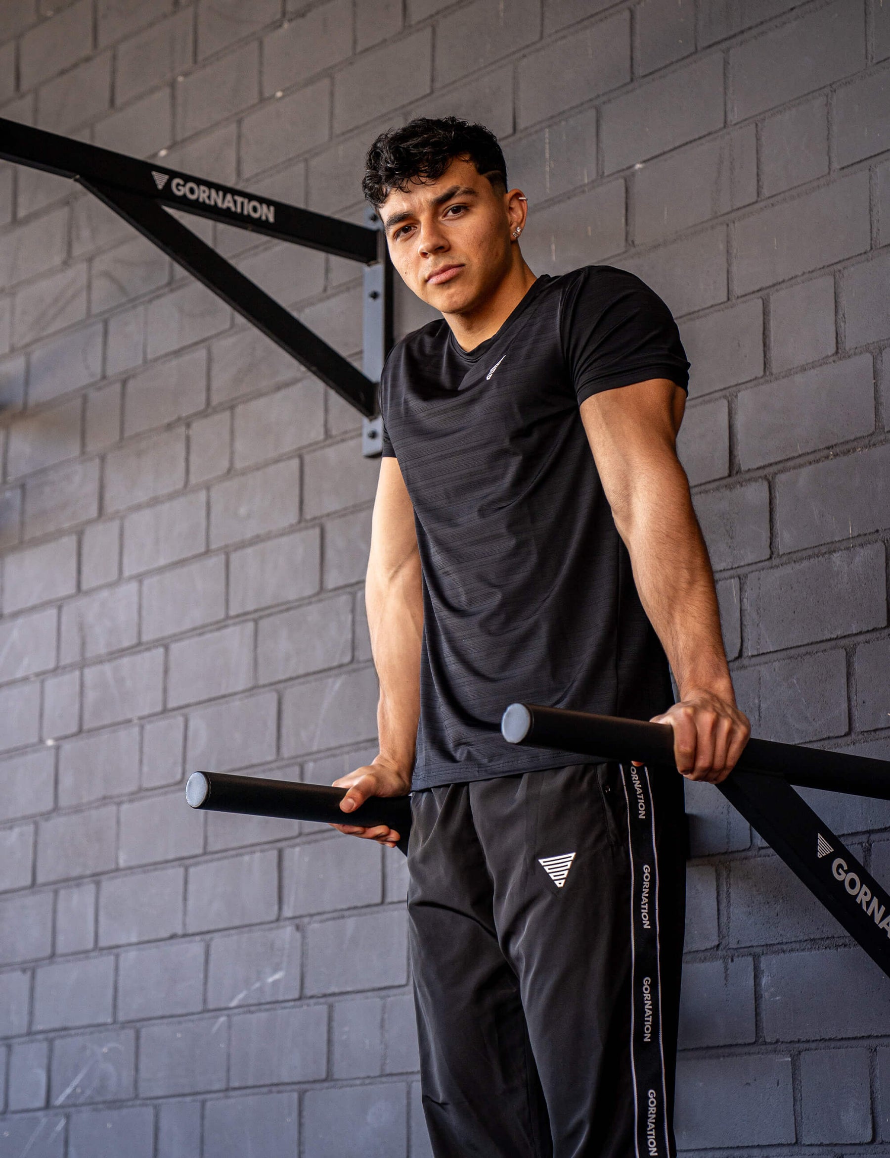 GORNATION athlete doing dips with GORNATION dip bars wearing an active t-shirt