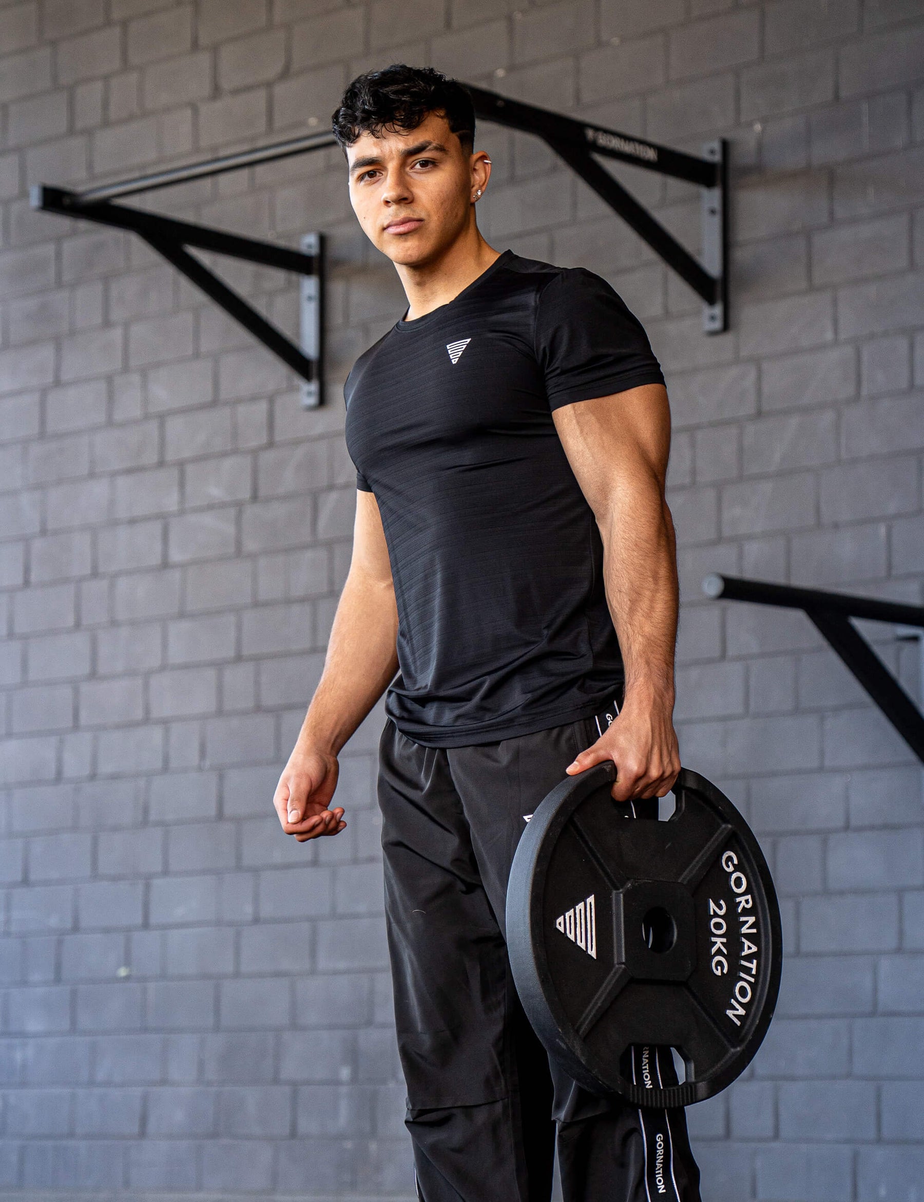 GORNATION athlete wearing the GORNATION active t-shirt in black