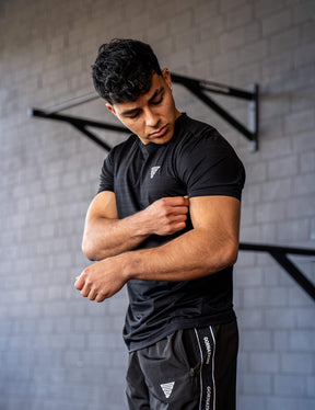GORNATION athlete wearing the GORNATION active t-shirt in black