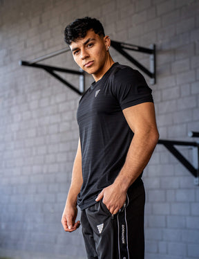 GORNATION athlete wearing the GORNATION active t-shirt in black