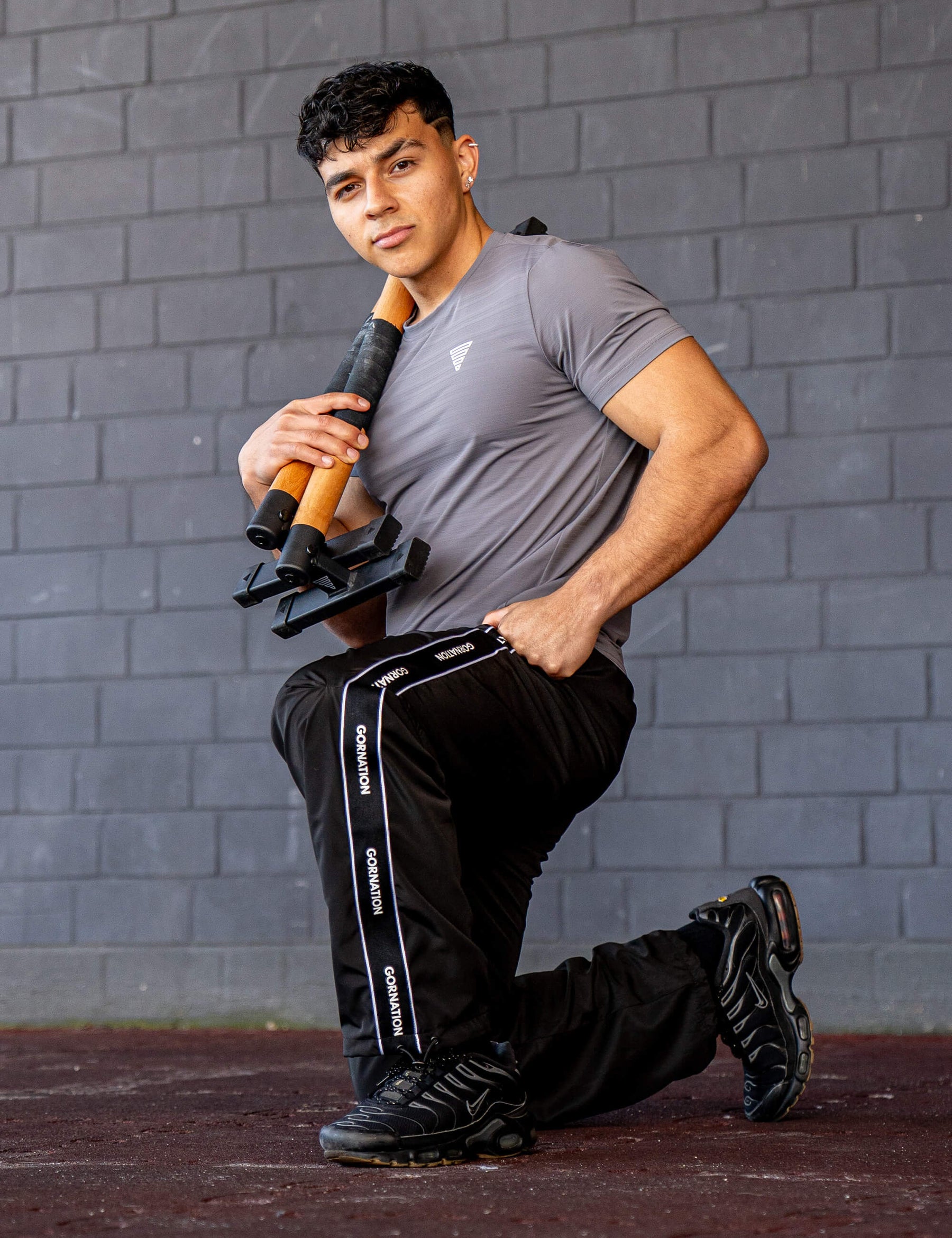 GORNATION athlete wearing the GORNATION active t-shirt in grey